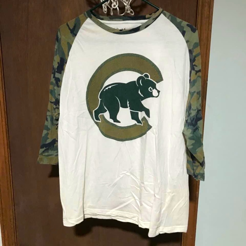 3/4 sleeve Men’s Cubs Shirt